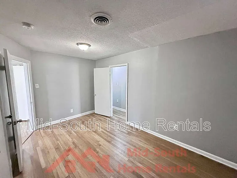 2054 Benford St — Photo 19