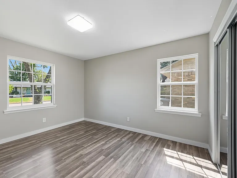 1927 Riverway Dr — Photo 11