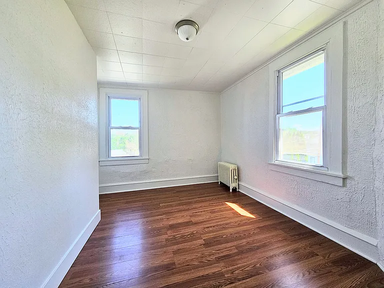 29 Drummond St #3 — Photo 8