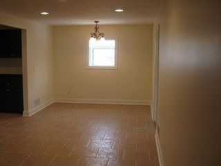 2nd image of 2817 W Oakland Dr