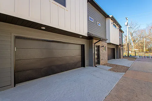 Riverwalk Townhomes - 1220 W. 4th Street Photo 1