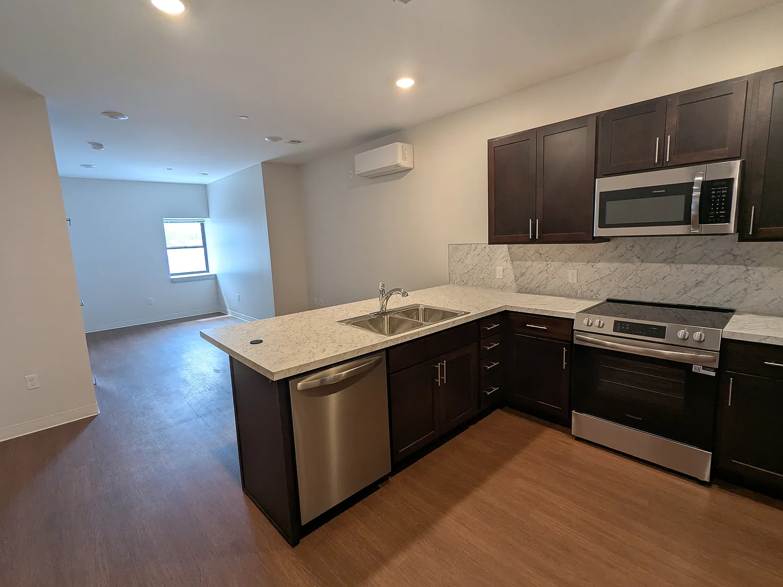1 bed, 700 sqft, $900 — Photo 2