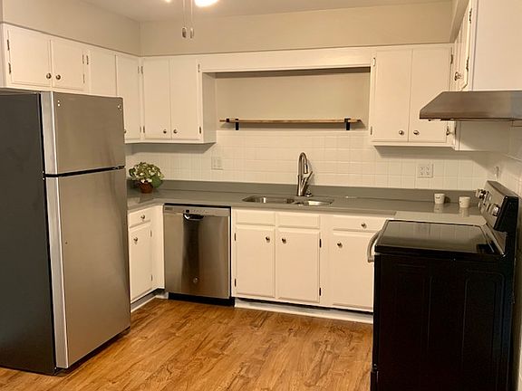 4th image of 629 S Batavia Ave APT 10