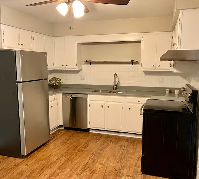 629 S Batavia Ave #4 — Photo 1