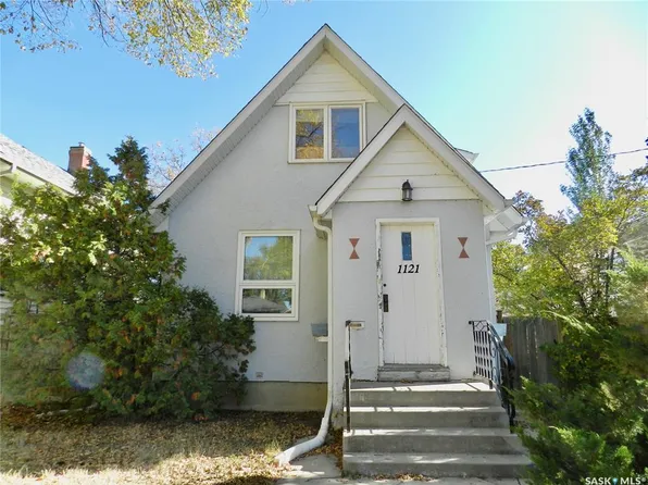 1121 6th AVENUE NW, Moose Jaw, SK S6H 4A7