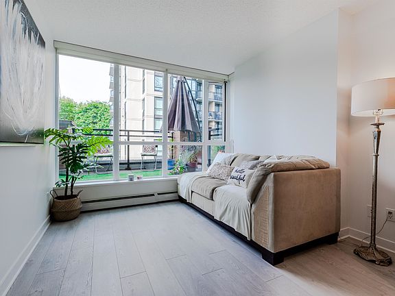 3rd image of 10777 University Dr #207