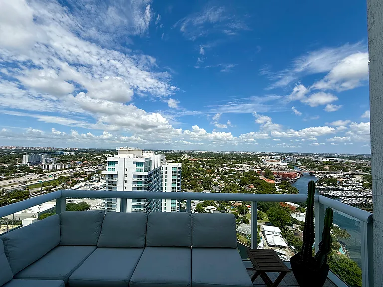 1861 NW South River Dr #Penthouse 4 — Photo 3