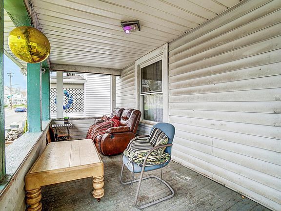 4th image of 748 Kelton Ave