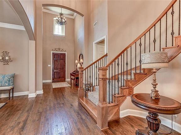 3rd image of 851 Echo Dr