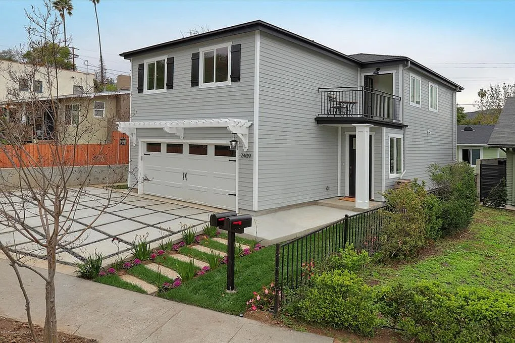 3 bed, 2.5 bath, 1700 sqft, $6,100 — Photo 2
