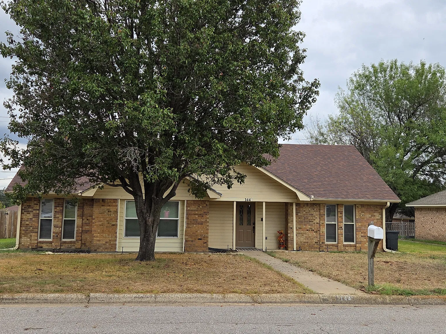 3 bed, 1639 sqft, $2,000 — Photo 1