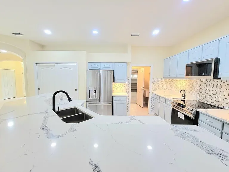 9 Woodholme Ln — Photo 6