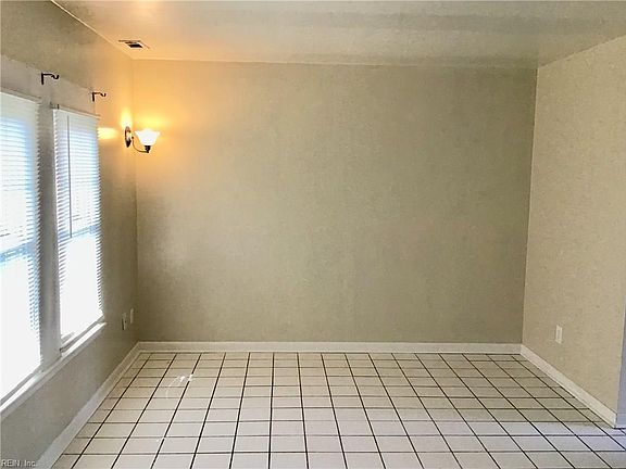 3rd image of 5739 W Hastings Arch