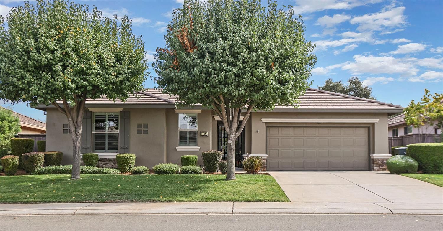 438 Castle Oaks Dr
