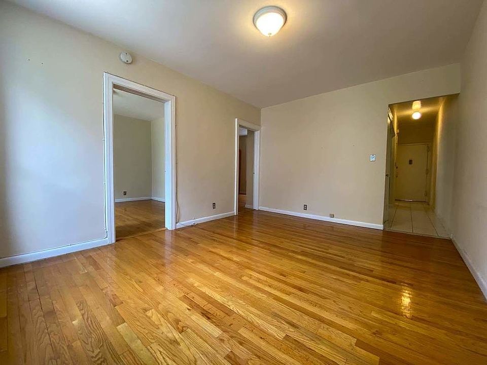 1st image of 3138 35th St APT 1B