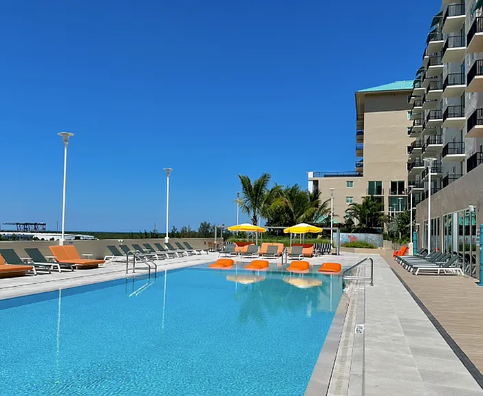 Lounge in the Pool