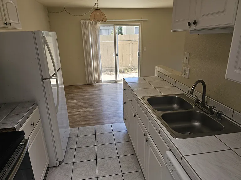 7927 Camino Glorita — Photo 4