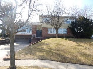 325 Buckingham Ct, Cedarhurst, NY 11516