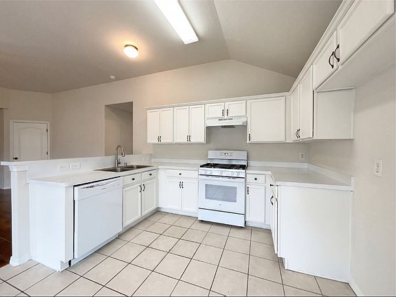 5th image of 5026 Royal Cypress Dr