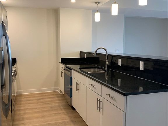 3rd image of 323 Boylston St Unit 502