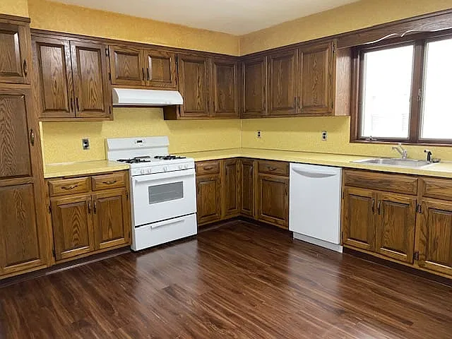 2 bed, 1.0 bath, 1425 sqft, $2,900 — Photo 2