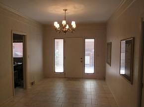 3rd image of 2577 Oakwood Ave
