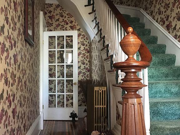 Curved Front Stairway