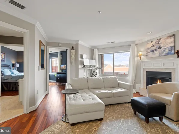 1050 N Stuart St APT 411, Arlington, VA 22201