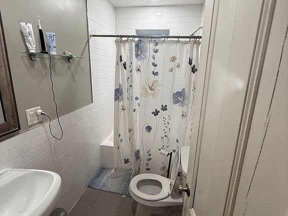 5th image of 23 Evergreen St #1