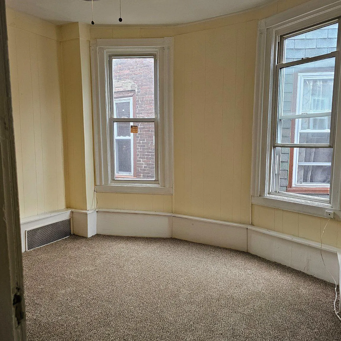 3 bed, 1.0 bath, 2310 sqft, $1,595 — Photo 4