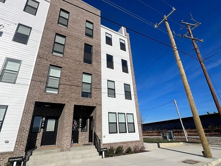 1900 Roseneath Rd #10B — Photo 2