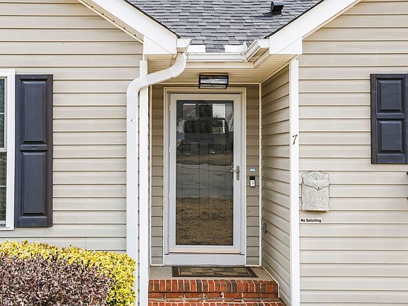 2nd image of 7 Lawrence Ward Ct