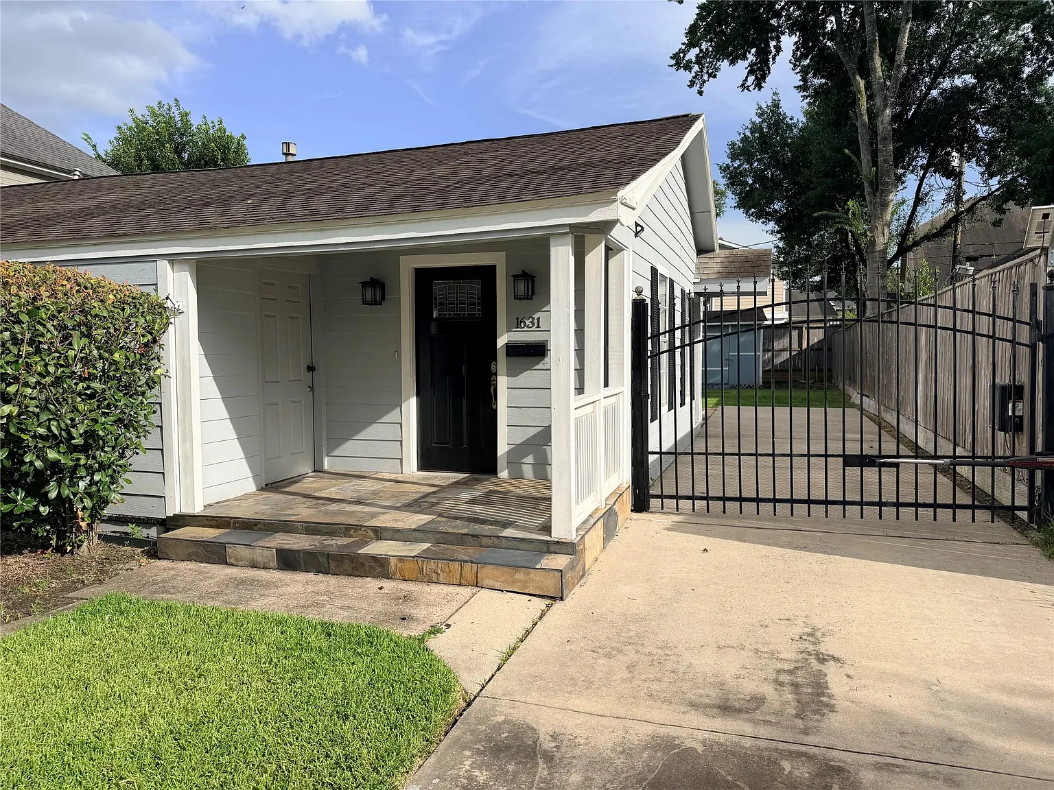 2 bed, 2.0 bath, 1168 sqft, $2,795 — Photo 2