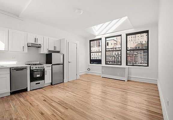 3rd image of 347 W 55th St