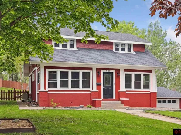 520 3rd St S, Waterville, MN 56096