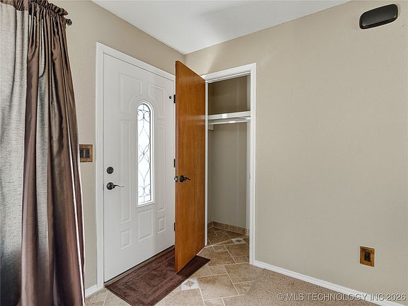 5th image of 1447 S Lowry Ln