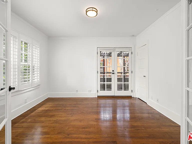 521 Westbourne Dr — Photo 12