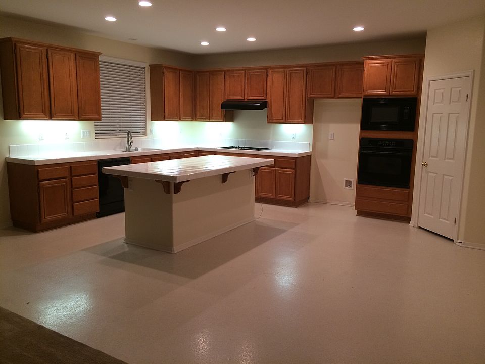 Roomy Kitchen with nook