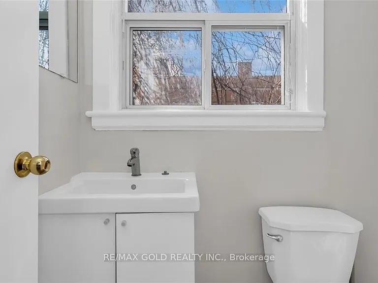 746 King St W — Photo 19