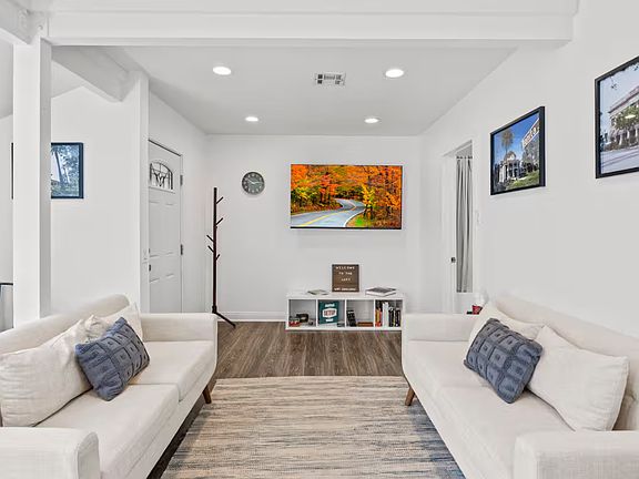 2nd image of 409 N Harvard Ave #301