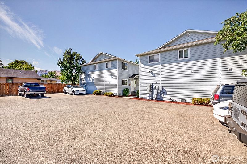 5th image of 608 Sunset Avenue #1