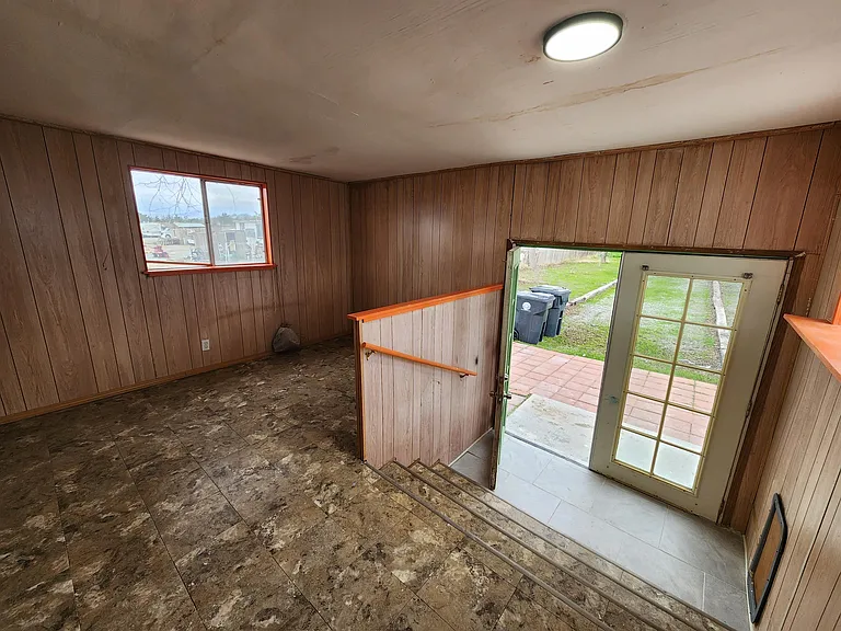 1111 W Hardy Ln #B — Photo 32