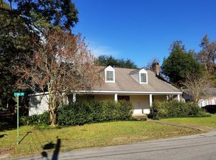 301 E Oak St, Abbeville, LA 70510