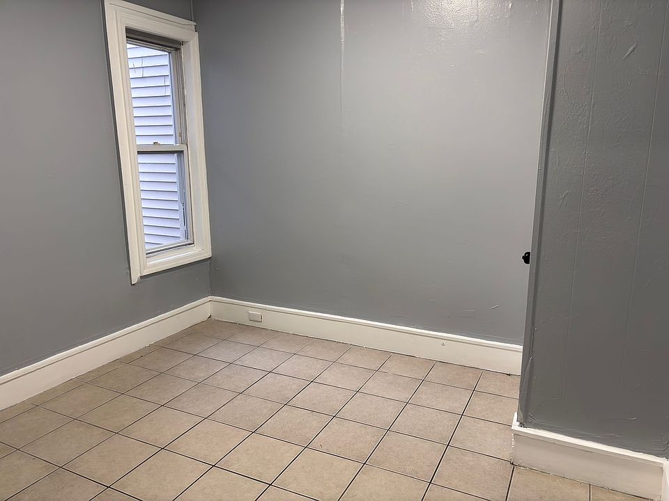1st image of 821-823 E 19th St #2