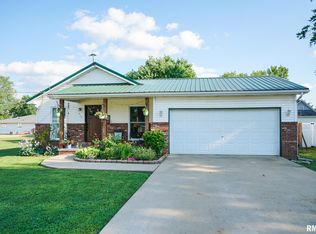 414 W Butternut St, Elmwood, IL