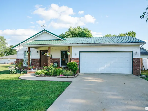 414 W Butternut St, Elmwood, IL 61529