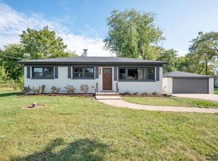 3401 N Ellen Dr, Arlington Heights, IL 60004