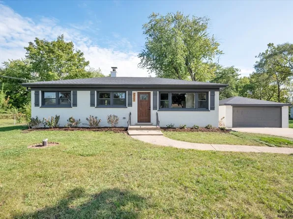 3401 N Ellen Dr, Arlington Heights, IL 60004