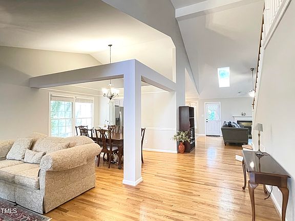 3rd image of 102 Windhover Dr