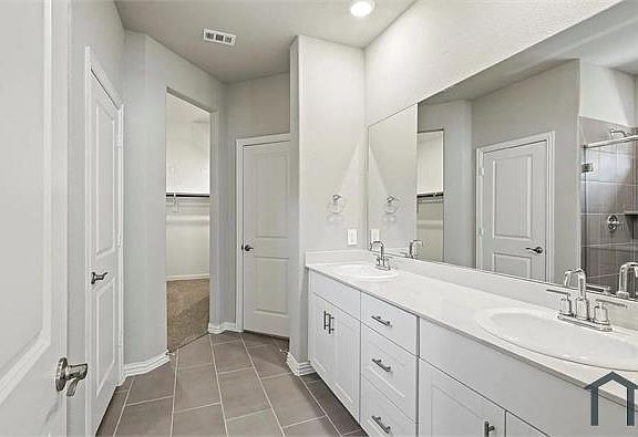 5th image of 2288 Cliff Springs Dr